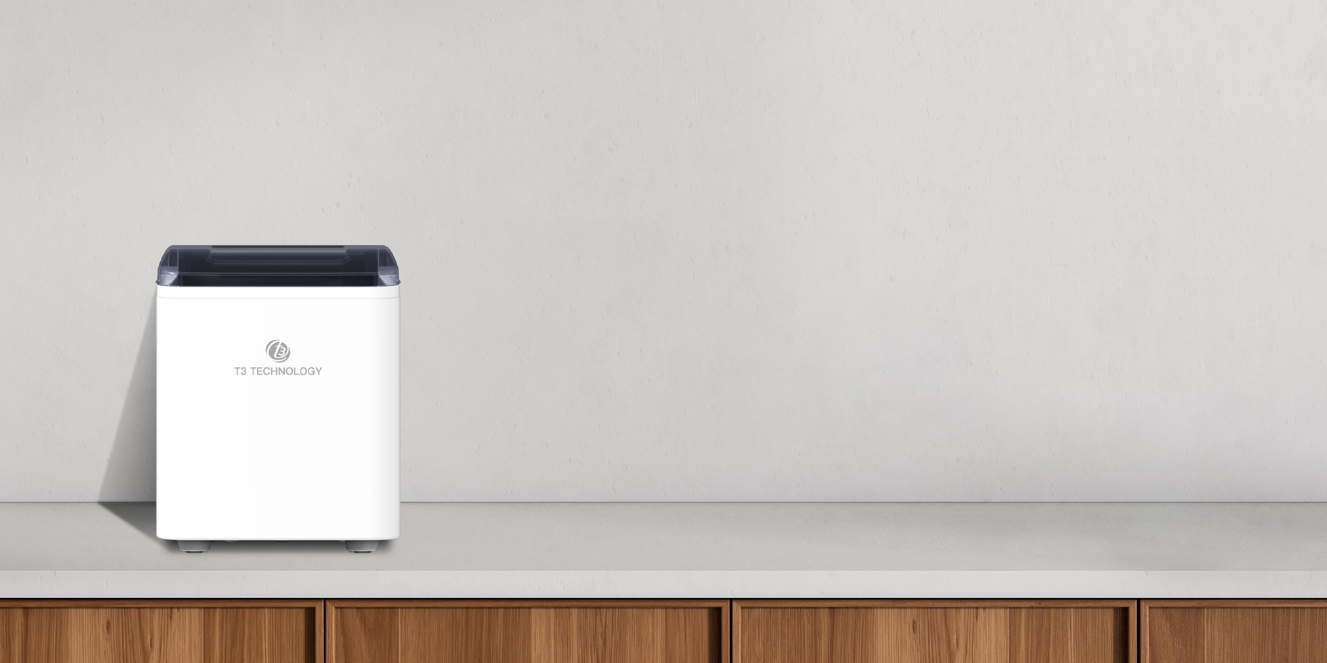 IM1 ice maker on a kitchen countertop